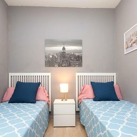 S12 - Beach Front Apartment --Free Wifi- Salou Extérieur photo