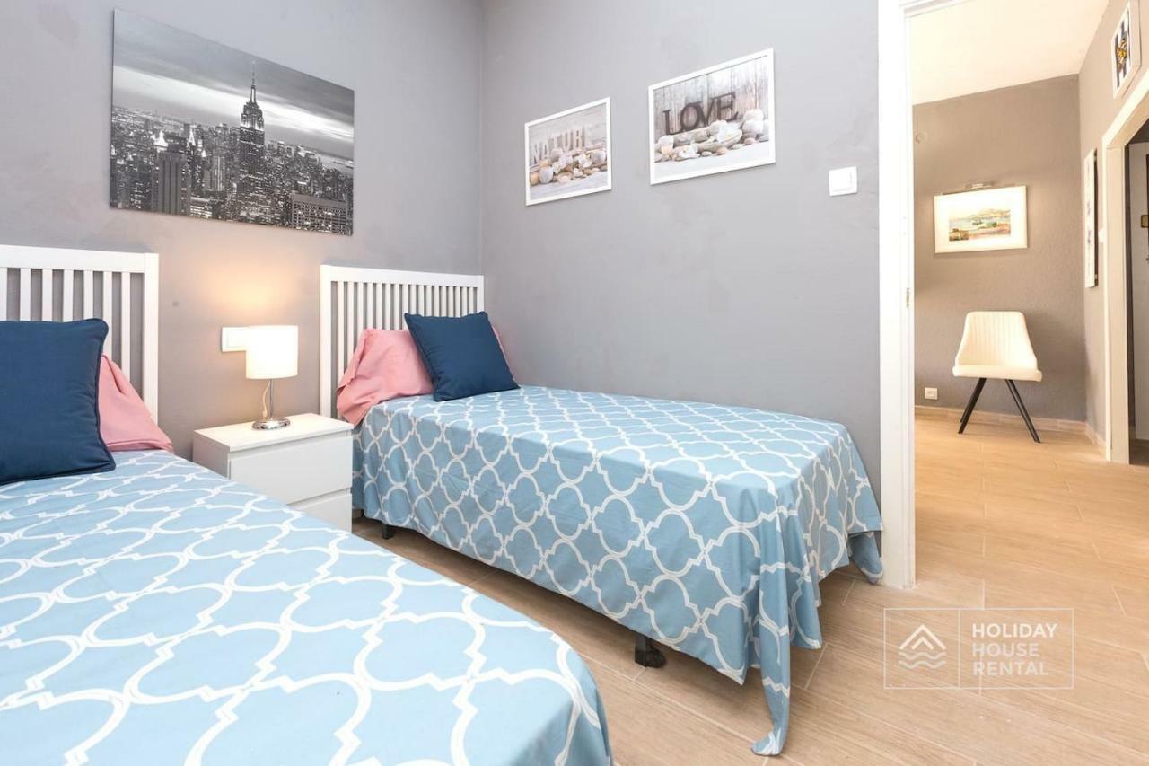S12 - Beach Front Apartment --Free Wifi- Salou Extérieur photo