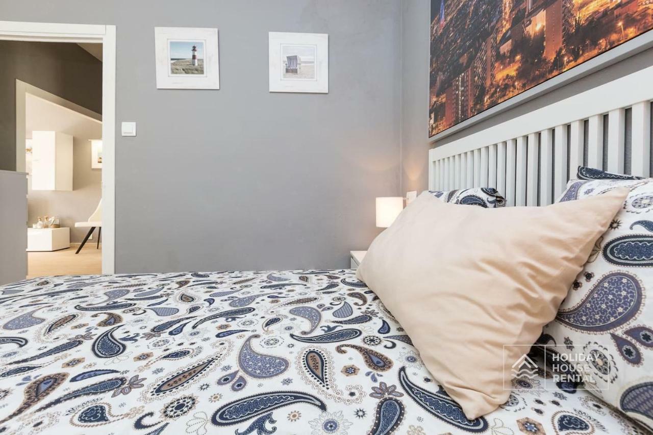 S12 - Beach Front Apartment --Free Wifi- Salou Extérieur photo